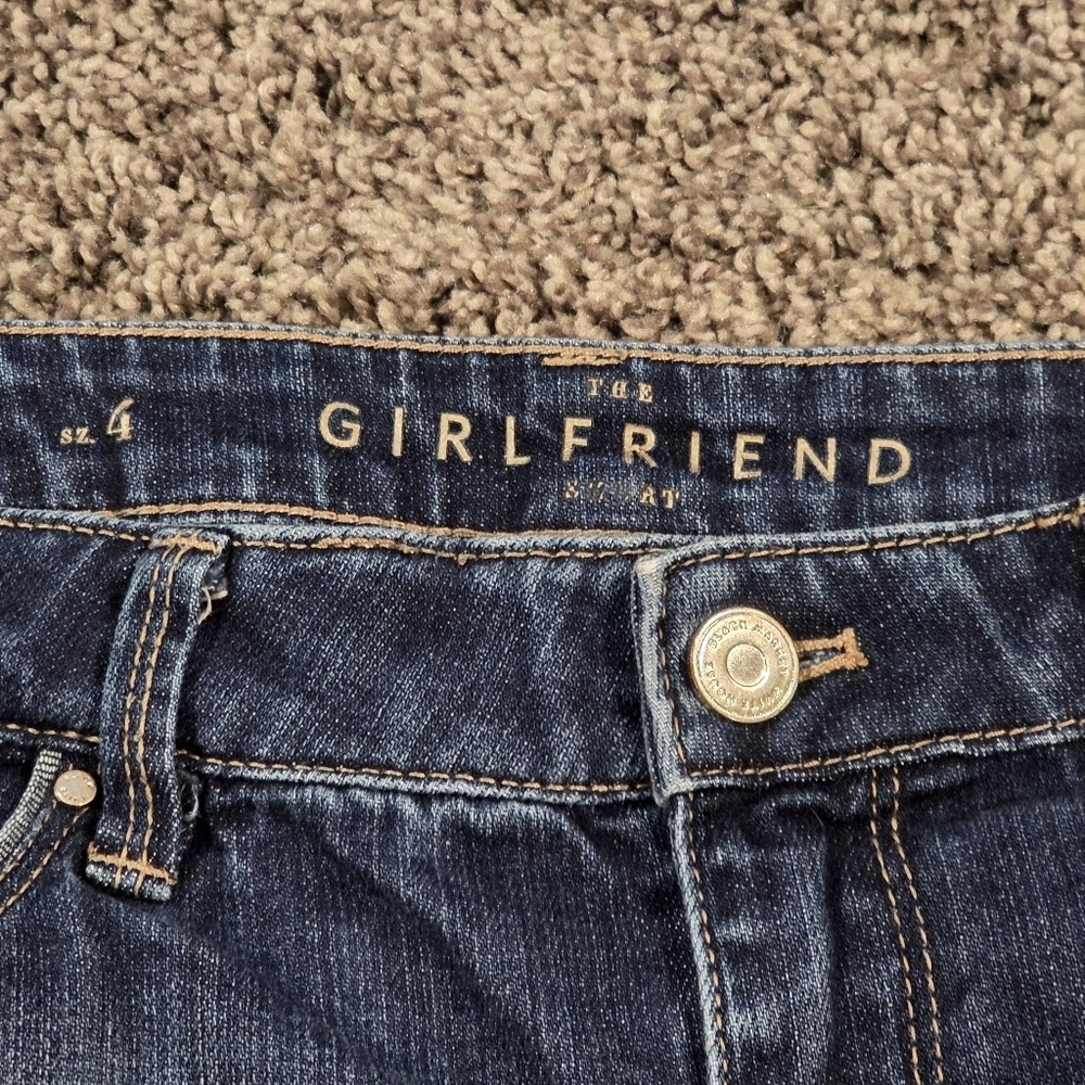 White House Black Market Girlfriend Distressed Denim Shorts Size 4 - Picture 3 of 5